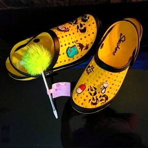 Sketchers custom Clogs size 9 W